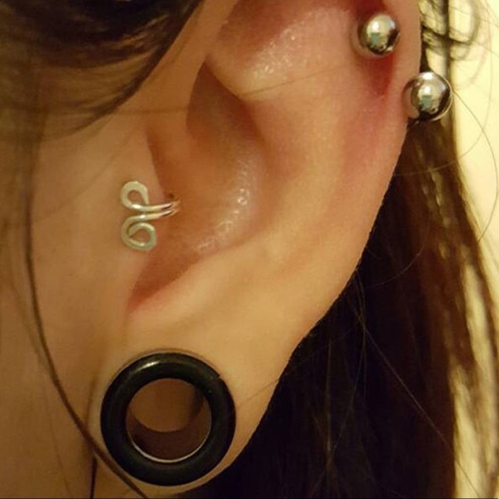 💜3/$25 Gold tone Handmade Swirl Tragus Ear Cuff no piercing - Picture 9 of 9